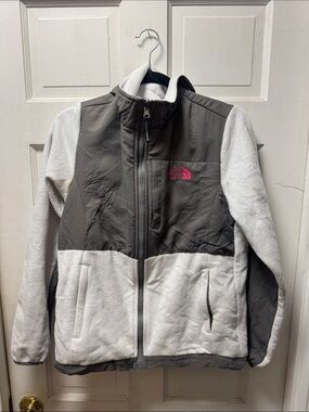 The North Face Kids Two-Tone Gray & White Puffer Fleece Jacket with Pink Logo